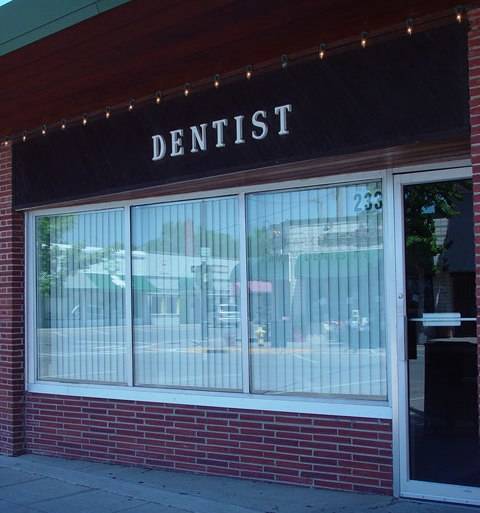 Dr. Mark Essy, DDS family dentistry exterior