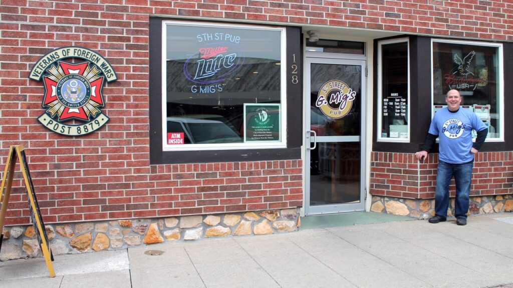 G Mig 5th street pub with signs for miller lite, Budweiser, and Veterans of Foreign wars