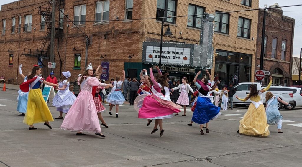 betty hill dancers at 5th & maple during pumpkin walk